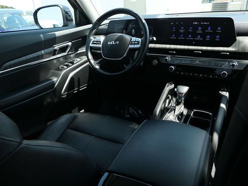 Used 2024 Kia Telluride EX w/ EX Captain's Chair Package FWD image 26
