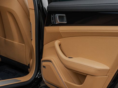 Used 2022 Porsche Panamera 4 Platinum Edition image 62