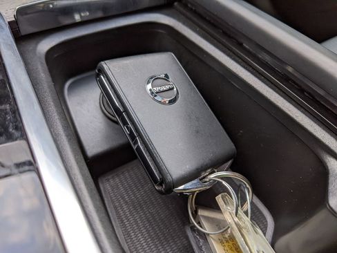 Certified 2024 Volvo XC90 T8 Ultimate w/ Protection Package Premier image 20