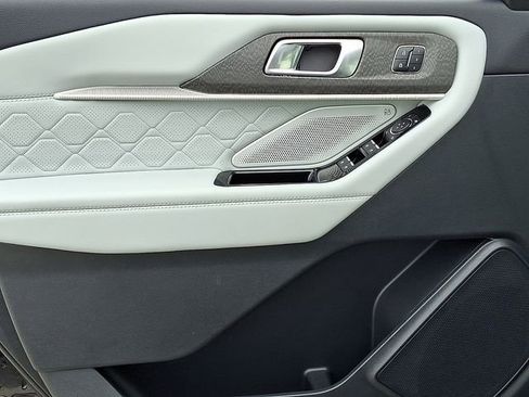 Used 2025 Ford Explorer Platinum w/ Ultimate Package image 14