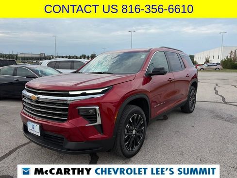 Used 2024 Chevrolet Traverse LT FWD image 1