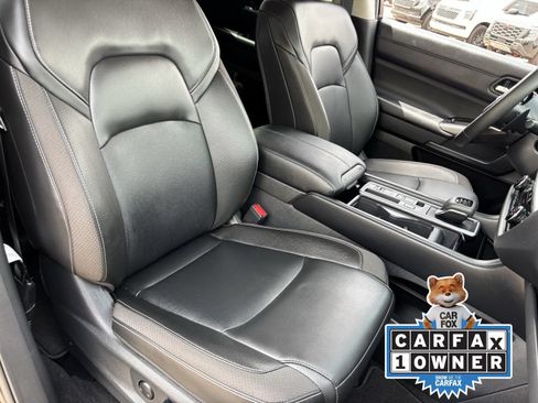 Used 2025 Nissan Pathfinder SL FWD image 11