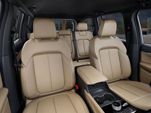 Used 2025 Jeep Grand Cherokee Limited image 16