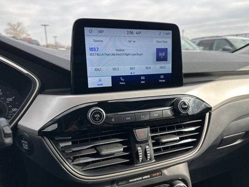 Certified 2022 Ford Escape SE w/ SE Sport Appearance Package image 18