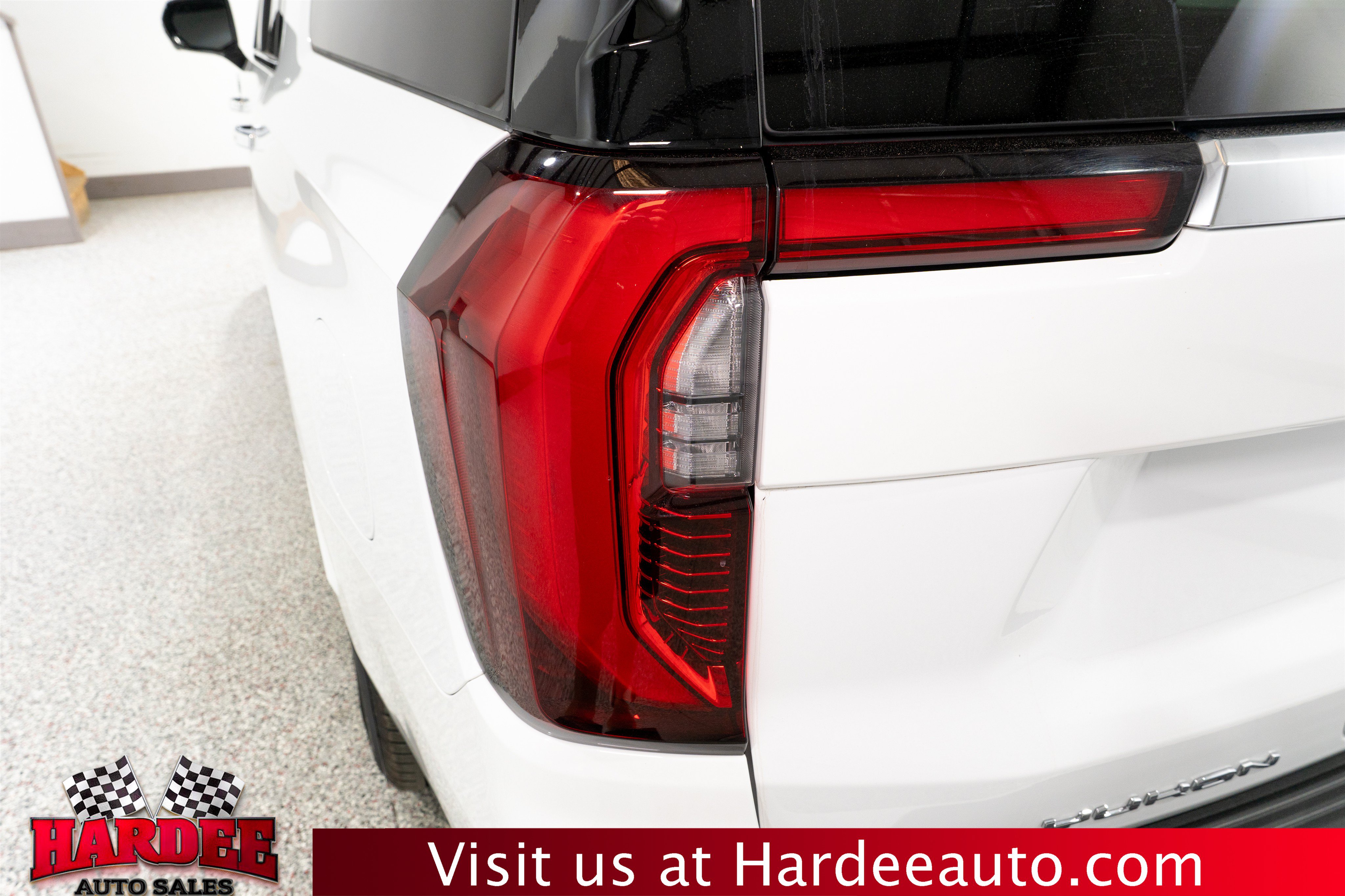 Used 2025 GMC Yukon XL Denali w/ Advanced Technology Package AWD/4WD image 9