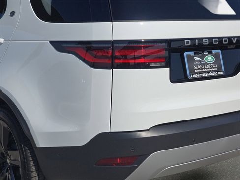 New 2025 Land Rover Discovery S image 37