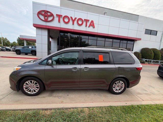 Used 2016 Toyota Sienna XLE FWD image 8