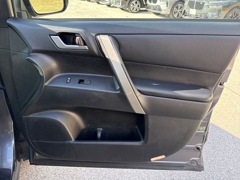 Used 2013 Toyota Highlander Plus image 28