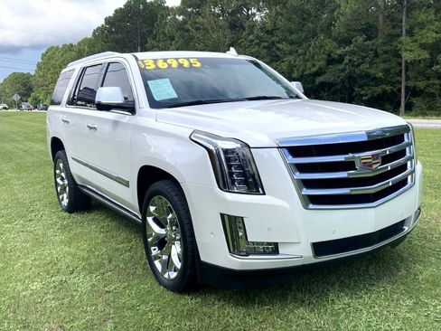 Used 2019 Cadillac Escalade Premium Luxury image 4