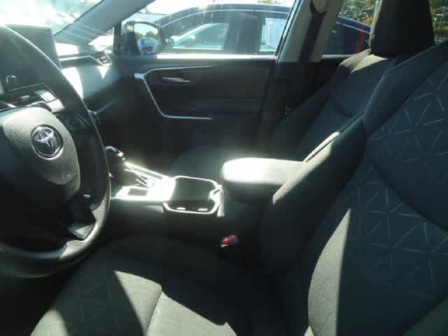 Used 2024 Toyota RAV4 XLE AWD/4WD image 7