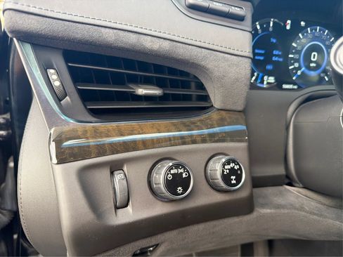 Used 2017 Cadillac Escalade Platinum AWD/4WD image 18