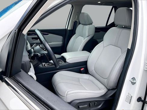 Used 2023 Honda Pilot Touring image 8