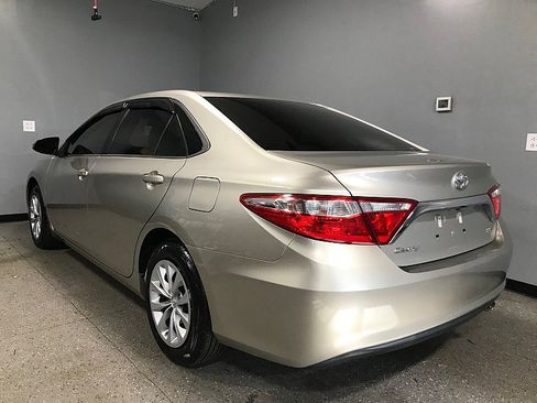 Used 2016 Toyota Camry LE image 5