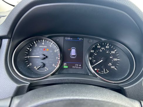 Used 2018 Nissan Rogue SV image 21