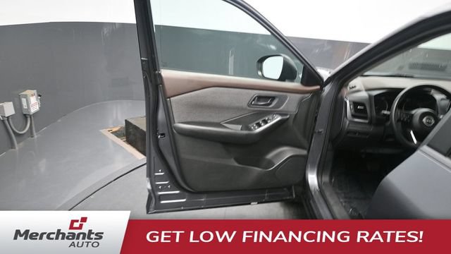 Used 2023 Nissan Rogue S AWD/4WD image 10