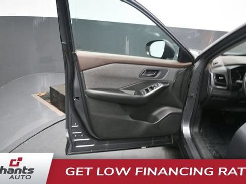 Used 2023 Nissan Rogue S AWD/4WD image 10