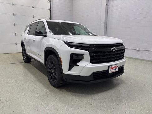 New 2026 Chevrolet Traverse LT image 2