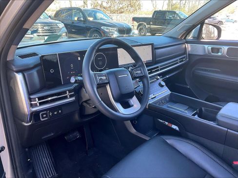 Used 2025 Hyundai Santa Fe Limited image 8