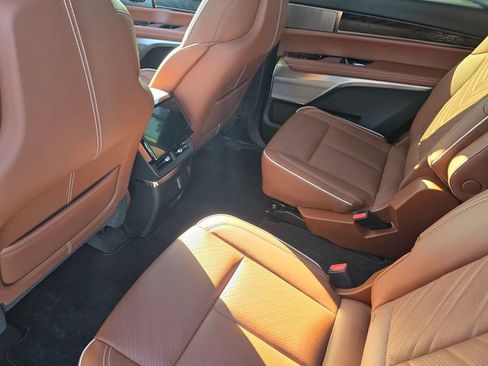 New 2026 Cadillac Vistiq Platinum image 12