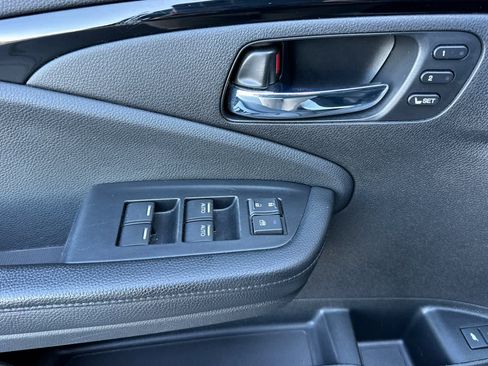 Used 2022 Honda Pilot Touring image 12