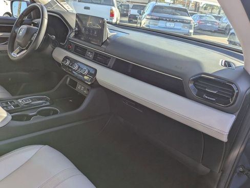 Certified 2023 Honda Pilot Touring image 20