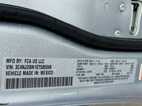 Used 2025 Jeep Compass Latitude image 39