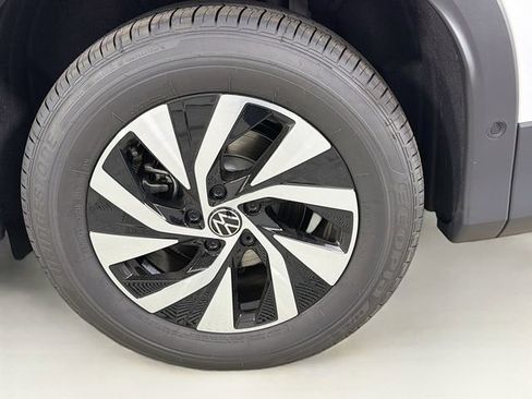 New 2026 Volkswagen Tiguan S image 32