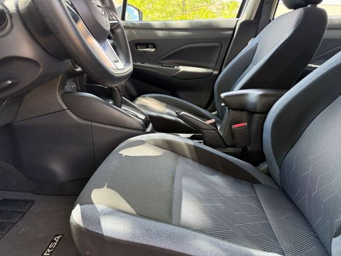 Used 2025 Nissan Versa SV w/ Trunk Package image 27