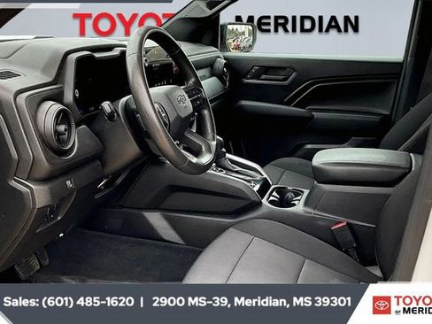 Used 2023 Chevrolet Colorado Trail Boss w/ Technology Package image 11