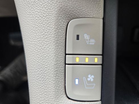 Used 2019 GMC Acadia Denali w/ Technology Package FWD image 33