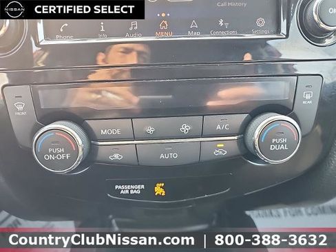 Certified 2018 Nissan Rogue SV w/ Premium Package image 16