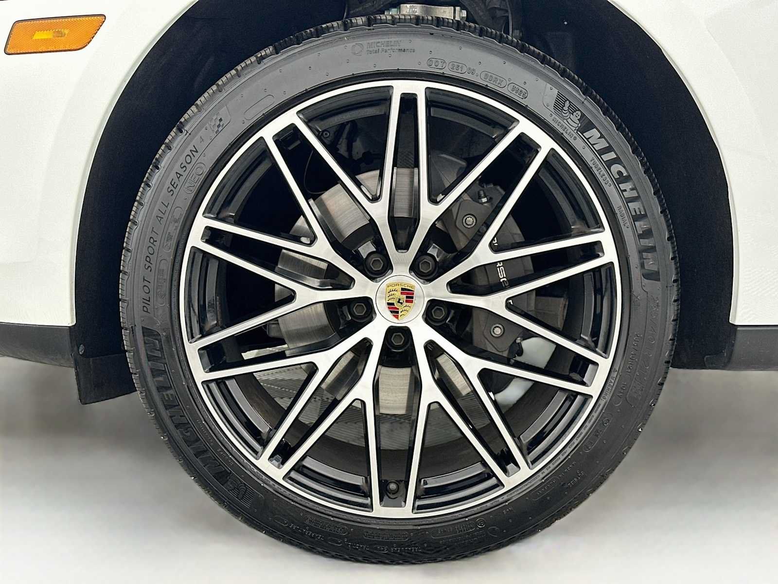 Certified 2026 Porsche Macan AWD/4WD image 32