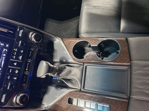 Used 2023 Lexus LX 600 4WD w/ Ultra Luxury Package image 18