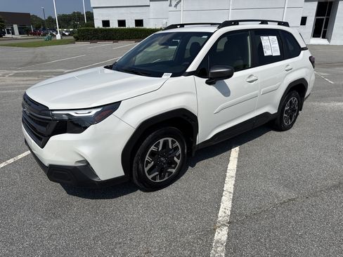 Used 2025 Subaru Forester Premium AWD/4WD image 12