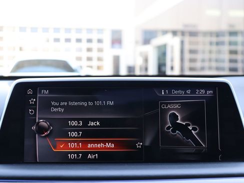 Used 2017 BMW 750i xDrive image 24