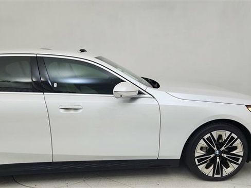 Used 2025 BMW 530i image 8