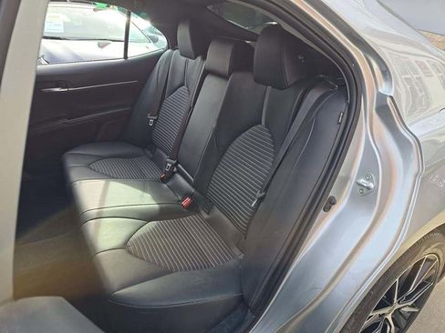 Used 2022 Toyota Camry SE image 5