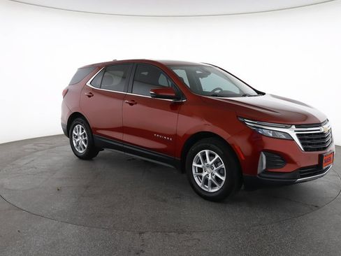Used 2024 Chevrolet Equinox LT FWD image 2