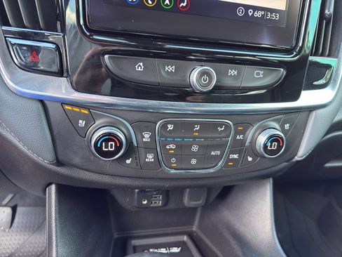 Used 2021 Chevrolet Traverse Premier image 17