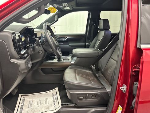 Used 2025 Chevrolet Silverado 1500 High Country image 9