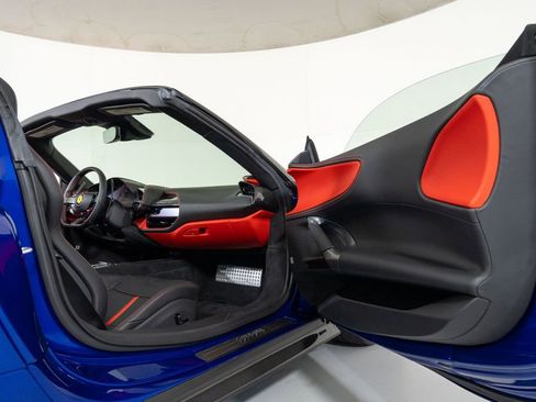 Used 2022 Ferrari SF90 Spider image 41