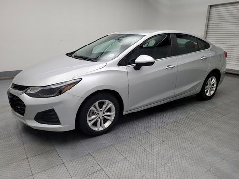 Used 2019 Chevrolet Cruze LT w/ LT Fleet Convenience Package image 2