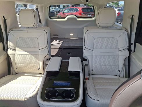 Used 2024 Lincoln Navigator L Black Label AWD/4WD image 13