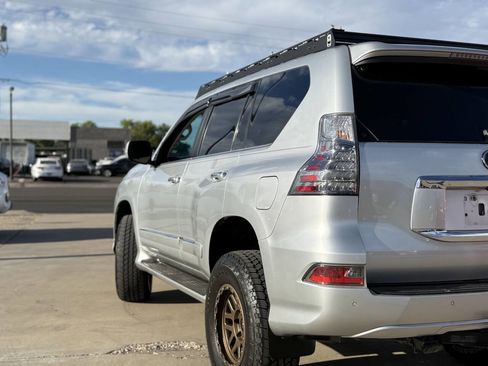 Used 2017 Lexus GX 460 Premium w/ Premium Package image 12