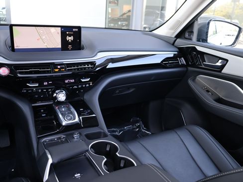 Used 2023 Acura MDX w/ Technology Package FWD image 23