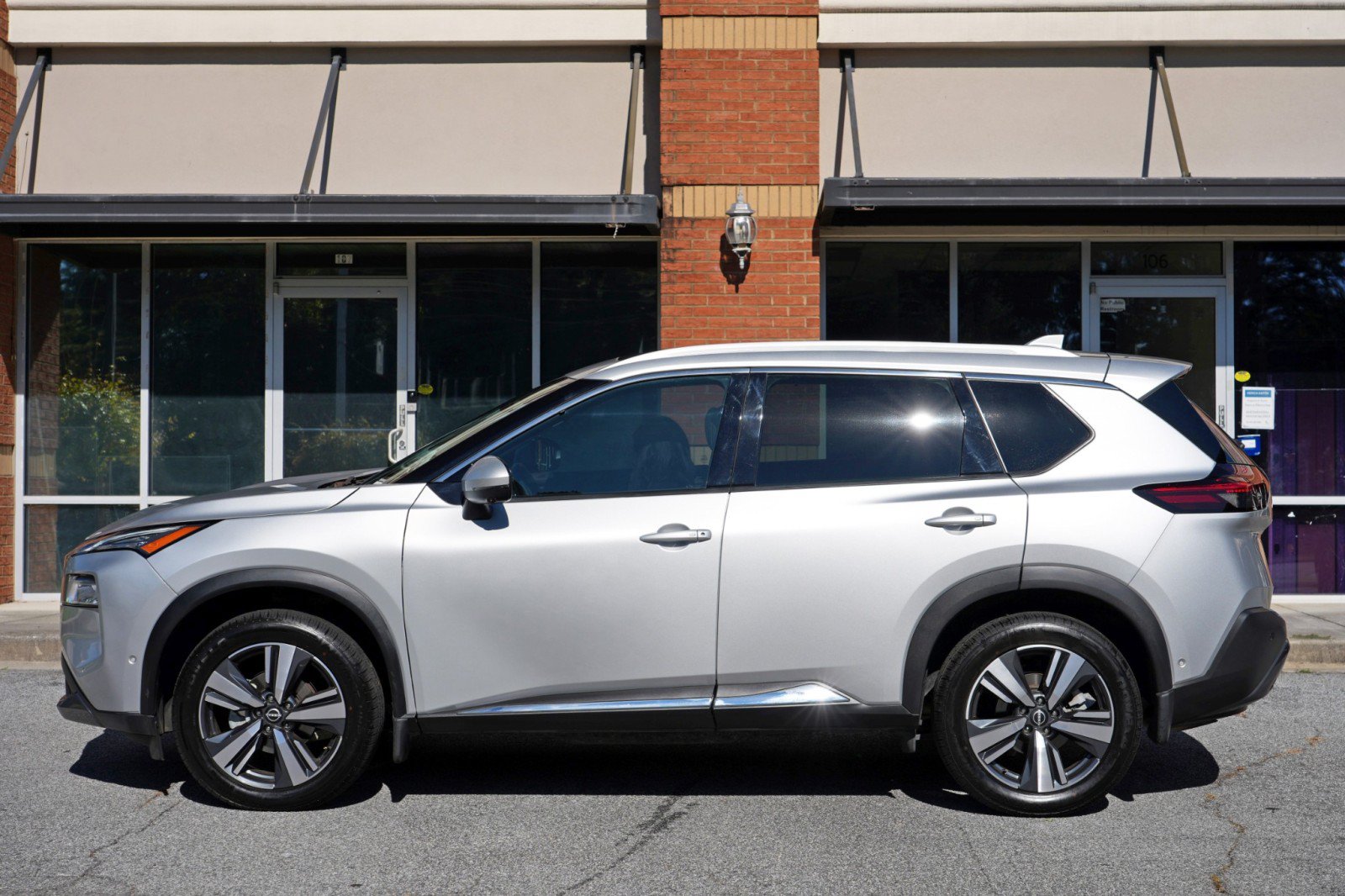 Used 2023 Nissan Rogue SL w/ SL Premium Package FWD image 45