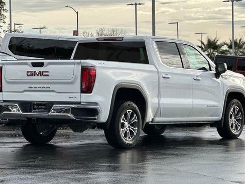 Used 2024 GMC Sierra 1500 SLT image 2