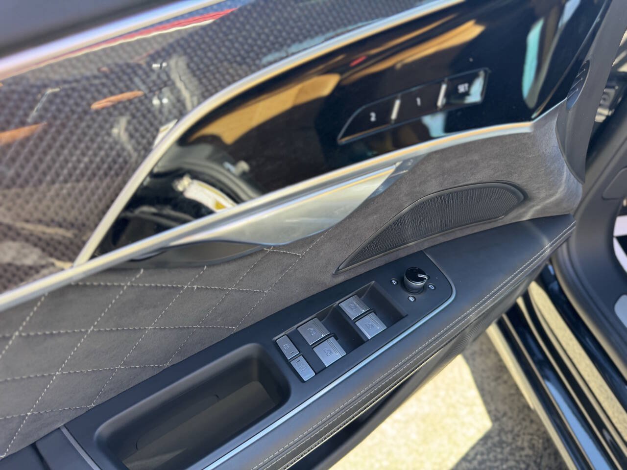 Used 2023 Audi S8 w/ S8 Comfort Plus Package AWD/4WD image 12