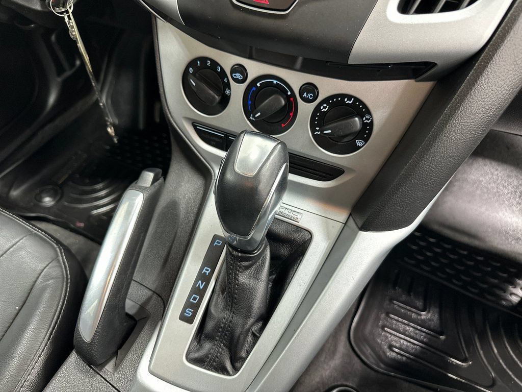 Used 2014 Ford Focus SE w/ Equipment Group 201A FWD image 21