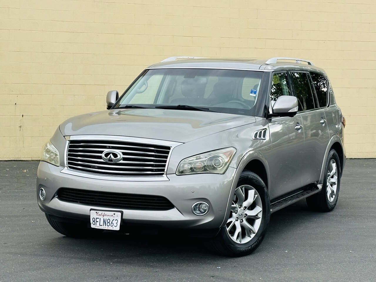 Used 2013 INFINITI QX56 4WD w/ Theater Pkg image 3